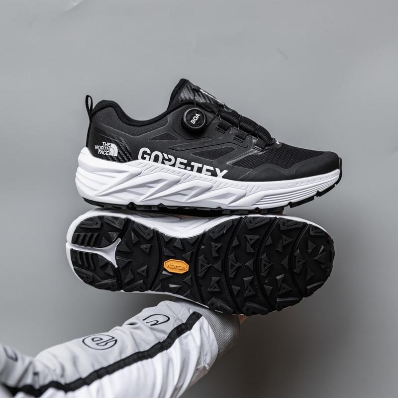 The North Face GTX Gore-Tex Trail Running Sneakers Man NS95POIA Black&White