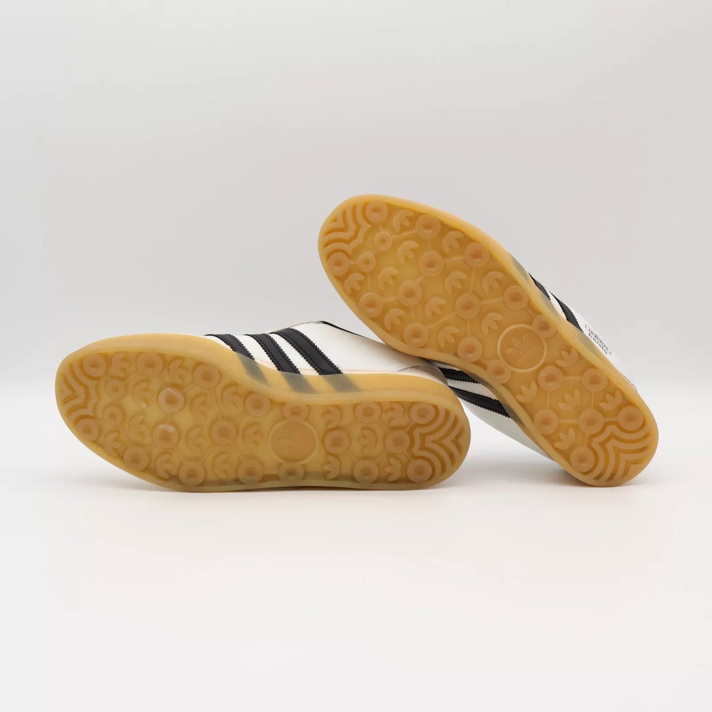 حذاء أديداس بينيت للنساء-9735