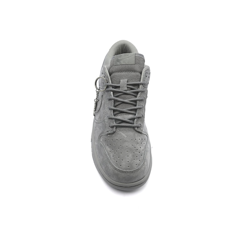 Nike Sb Dunk Low x Supreme Championes Sneakers Men FC1688-122 Gray - 3