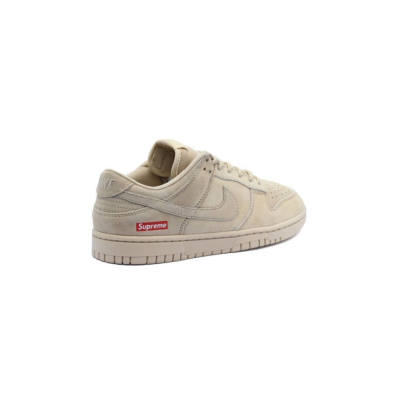 Nike Sb Dunk Low x Supreme Championes Sneakers Men FC1688-122 Beige - 2