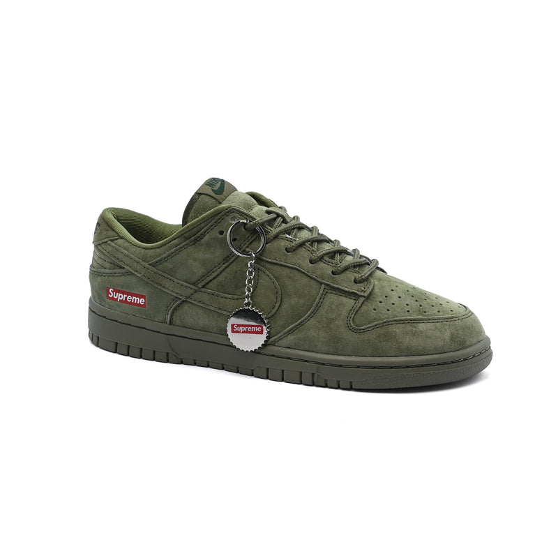 Nike Sb Dunk Low x Supreme Championes Sneakers Men FC1688-122 Olive - 1