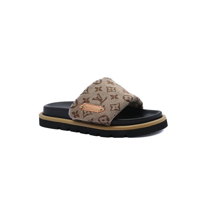 Louis Vuitton Pool Pillow Flat Comfort Mule Woman 123988 Khaki - 1