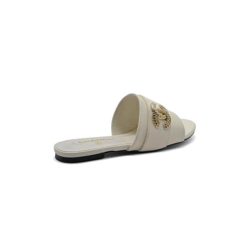 Chanel Leather Pearl Crystal CC Logo Slide Mules Ivory Slipper Woman 51156 White - 2