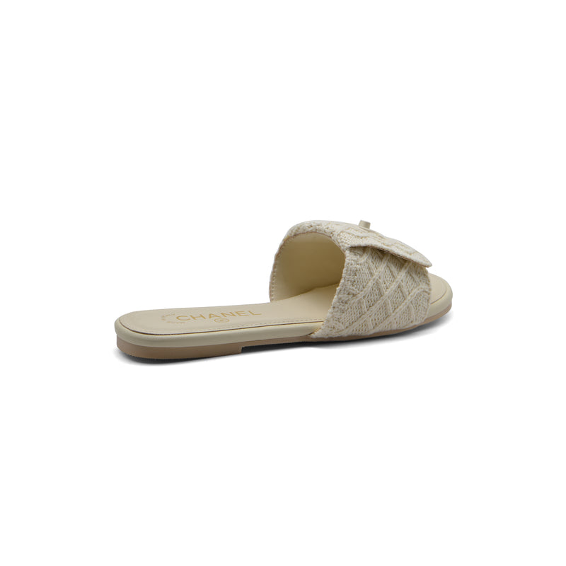 Chanel White Pearl CC Flat Slides Slipper Woman E6545 White - 2
