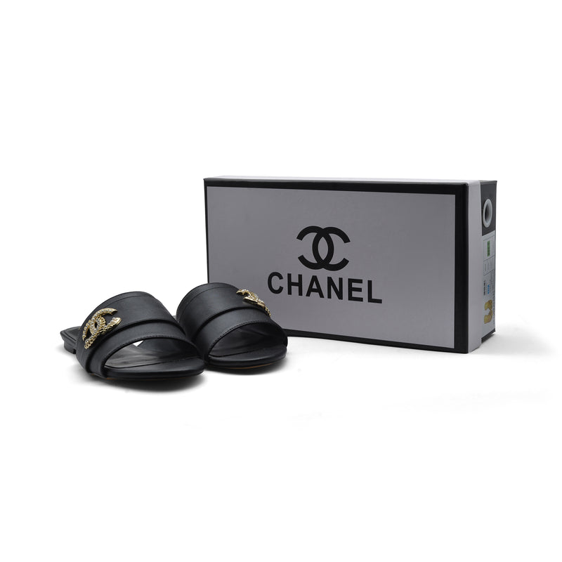 Chanel Leather Pearl Crystal CC Logo Slide Mules Ivory Slipper Woman 51156 Black - 4
