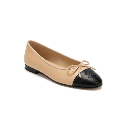 Chanel Woman Ballet Flats Signature tonal bow on the toe box featuring the interlocking 3216-5