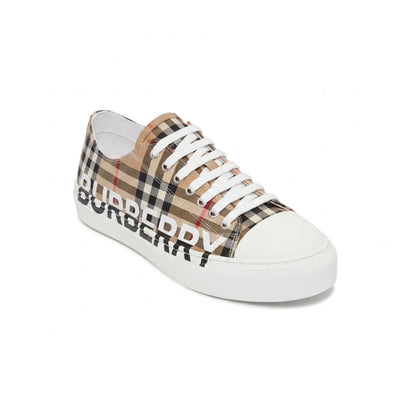 Burberry sneakers featuring the classic check pattern, the Burberry logo, and a chunky sole Woman B1850.