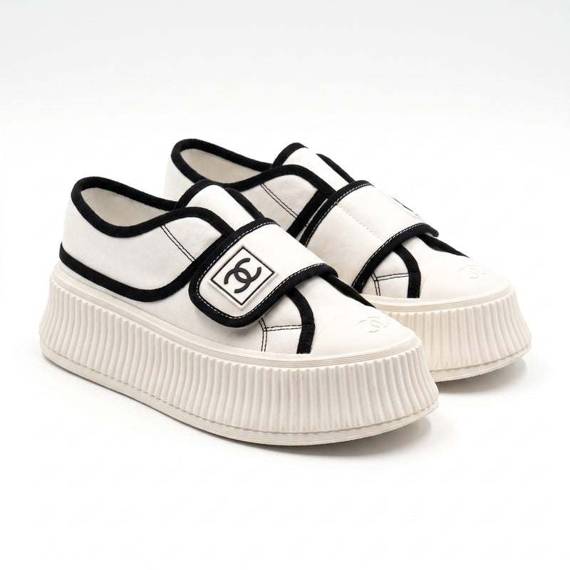 Chanel white Woman canvas platform sneaker with a black trim and a Velcro strap featuring a CC logo, styles luxury brands K0734. - 4