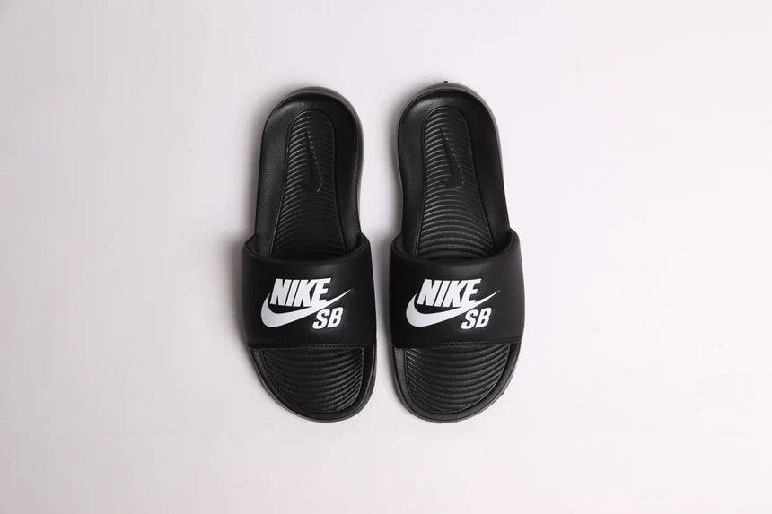 Nike Victory One Slipper for Woman 825 SB Black&White