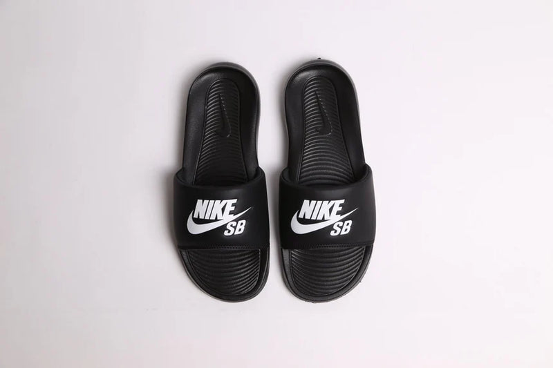Nike Victory One Slipper for Woman 825 SB Black&White - 4